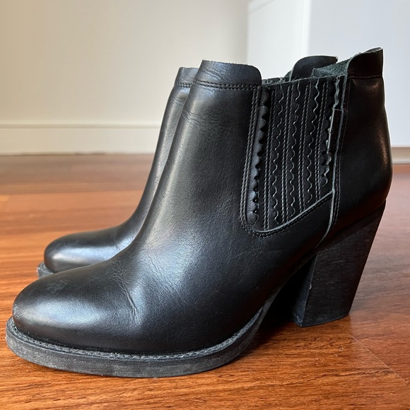 Levi’s Ankle Leather Boots - Picture 3 of 5